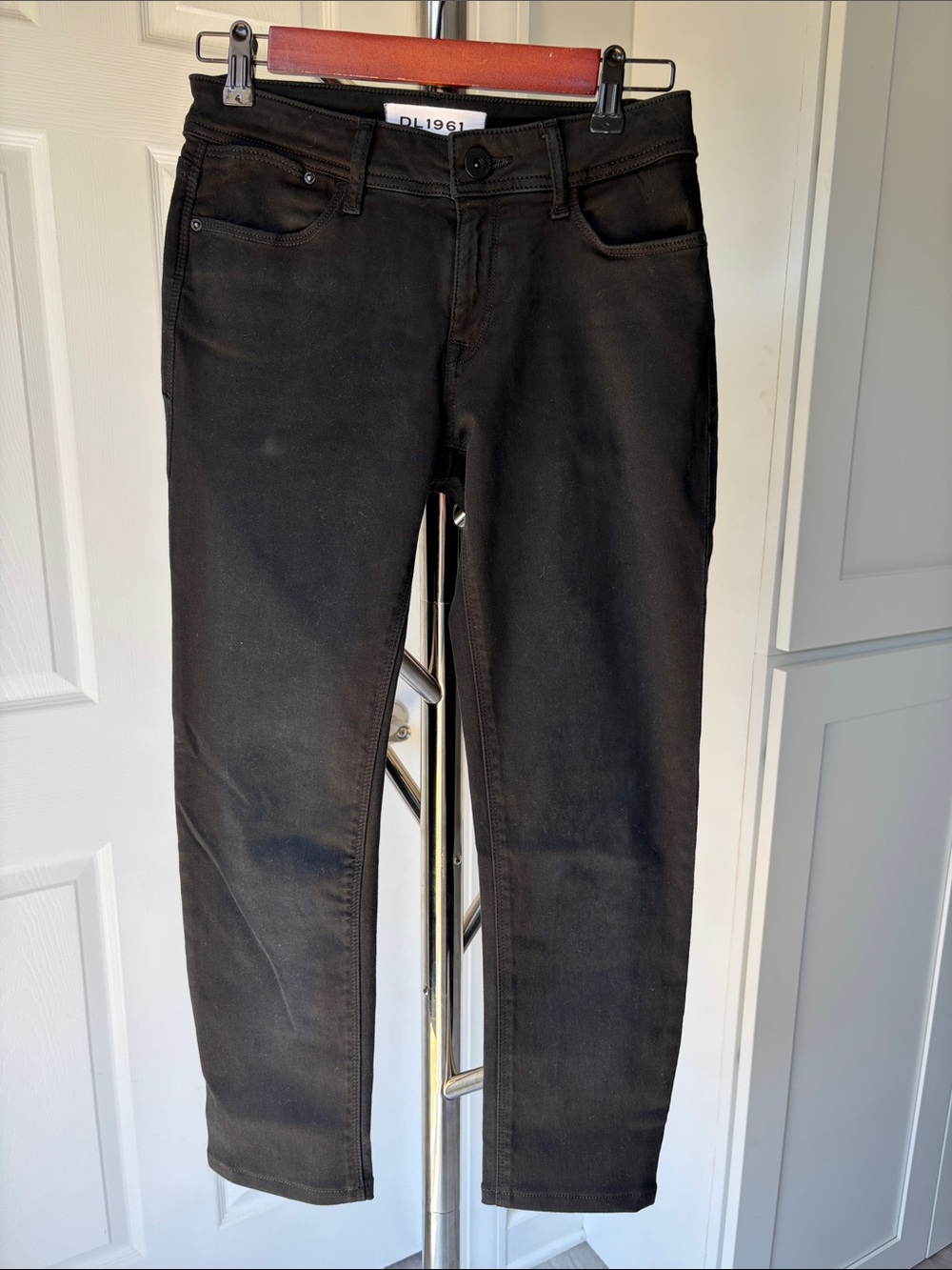 DL1961 Women’s Black Coco Curvy Straight Dagger Jeans, Waist 25.